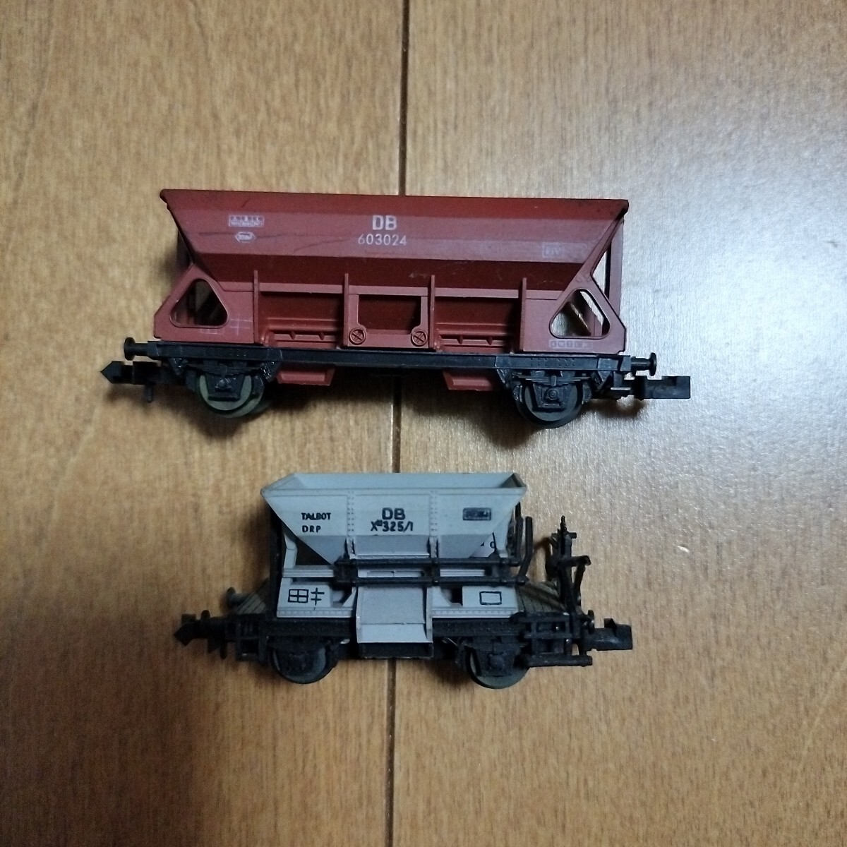 【ジャンク品　現状渡】（P61）TRIX　Nゲージ　詳細不明　外国　貨車　2両　　　鉄道　鉄道模型　Nゲージ　 外国　貨物_画像1