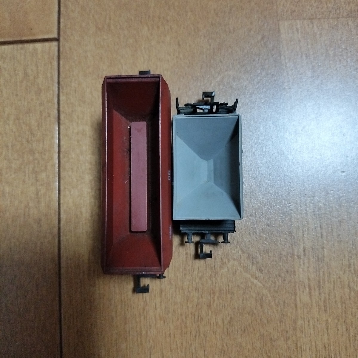 【ジャンク品　現状渡】（P61）TRIX　Nゲージ　詳細不明　外国　貨車　2両　　　鉄道　鉄道模型　Nゲージ　 外国　貨物_画像4