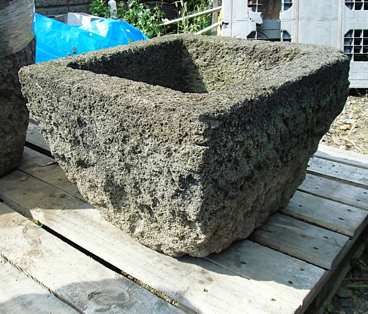 ★ こ-851 つくばい 植木鉢 出水鉢 オブジェ 中古 1カ所ひび有 大きさ/約寸 高さ30cm 幅46cm 奥46cm 重さ未測定_画像1