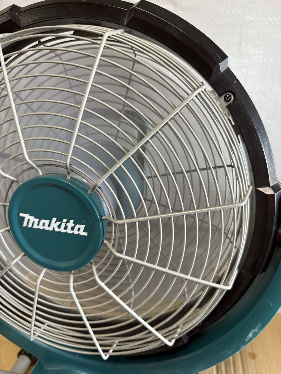 makita マキタ 充電式産業扇 CF300D 14.4/18V 充電式扇風機　送風機 本体のみ 中古 動作確認済み_画像2