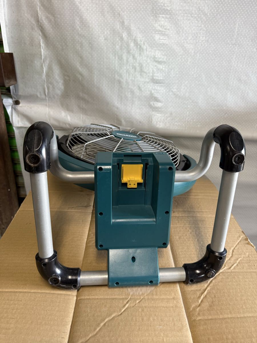 makita マキタ 充電式産業扇 CF300D 14.4/18V 充電式扇風機　送風機 本体のみ 中古 動作確認済み_画像7