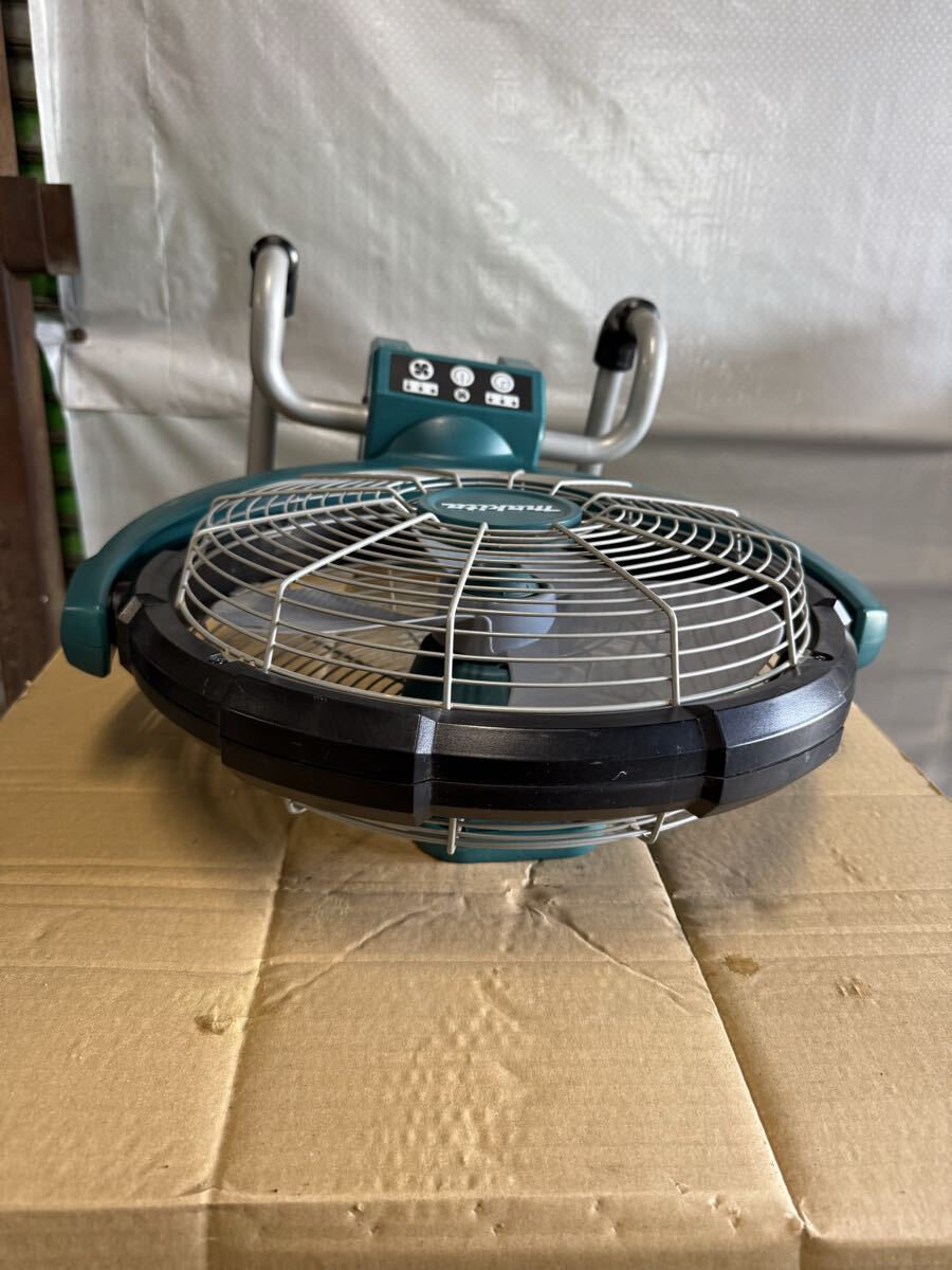 makita マキタ 充電式産業扇 CF300D 14.4/18V 充電式扇風機　送風機 本体のみ 中古 動作確認済み_画像8