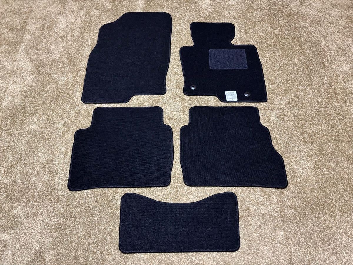 ■送料無料■マツダ CX-5 CX5 KF系 後期 黒無地 ブラック フロアマット カーマット 日本産 新品 アウトドア（年式：Ｈ２９年２月～現行）_画像1