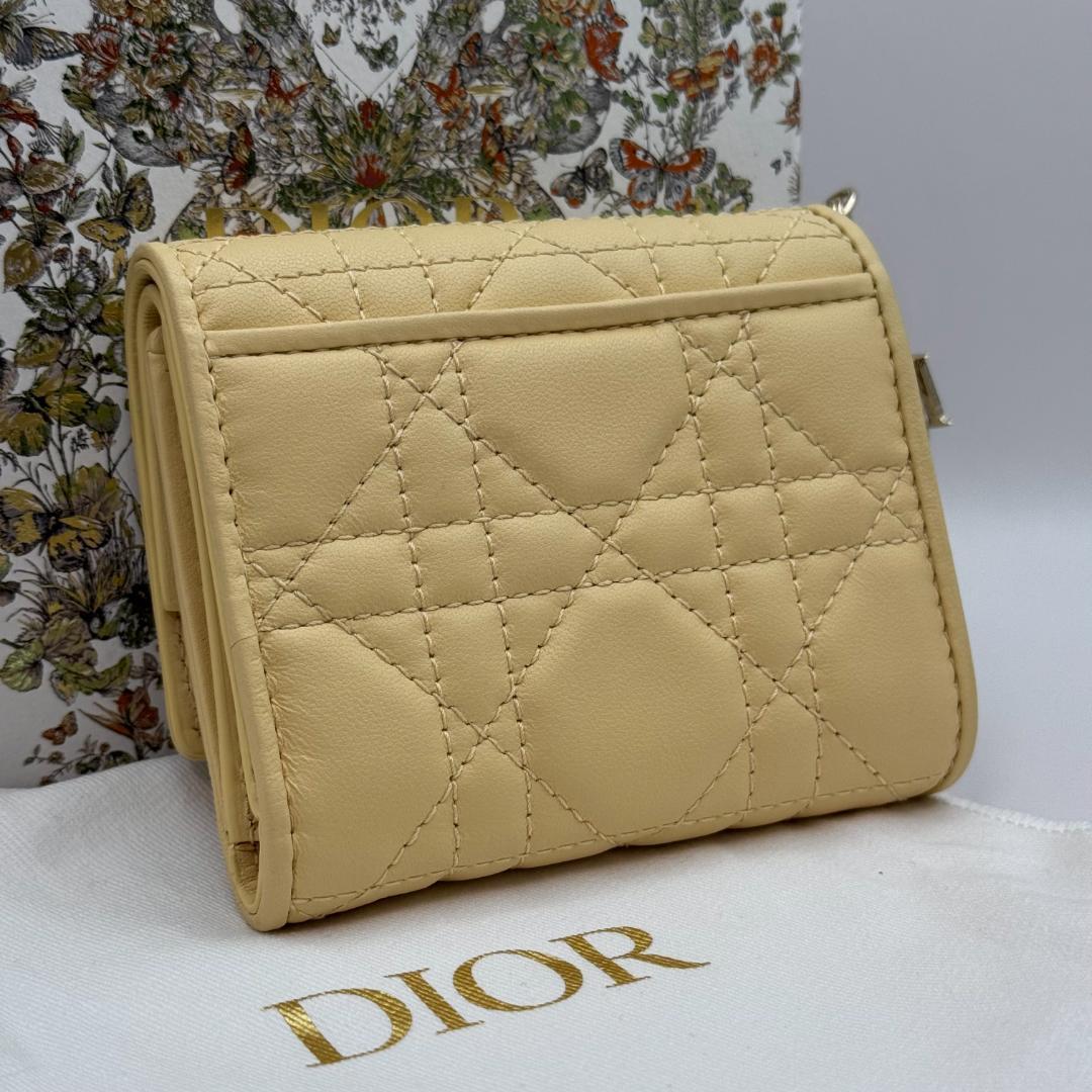 Lady Dior ロータスウォレットイエローミニ折り財布黄色箱リボンつき Christian Dior Lady Dior Lotus ウォレット クリスチャン