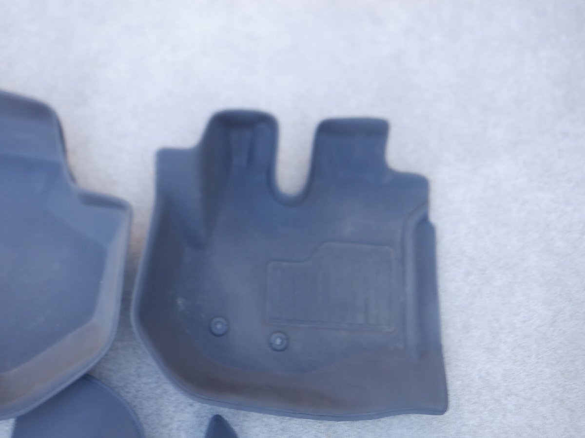 社外品 ZT-1096 200 ハイエース フロアマット 3D フロント 左右 m-25-7-533_画像6