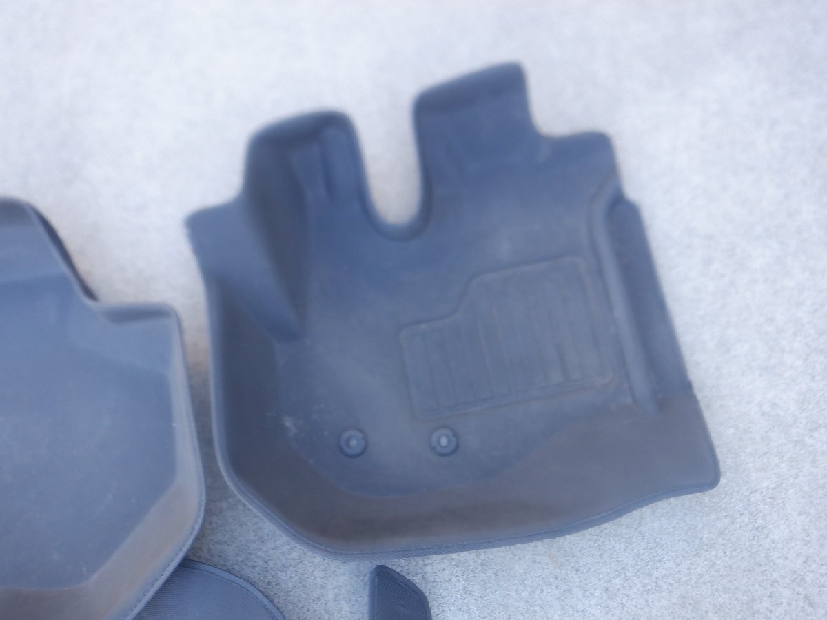 社外品 ZT-1096 200 ハイエース フロアマット 3D フロント 左右 m-25-7-533_画像3