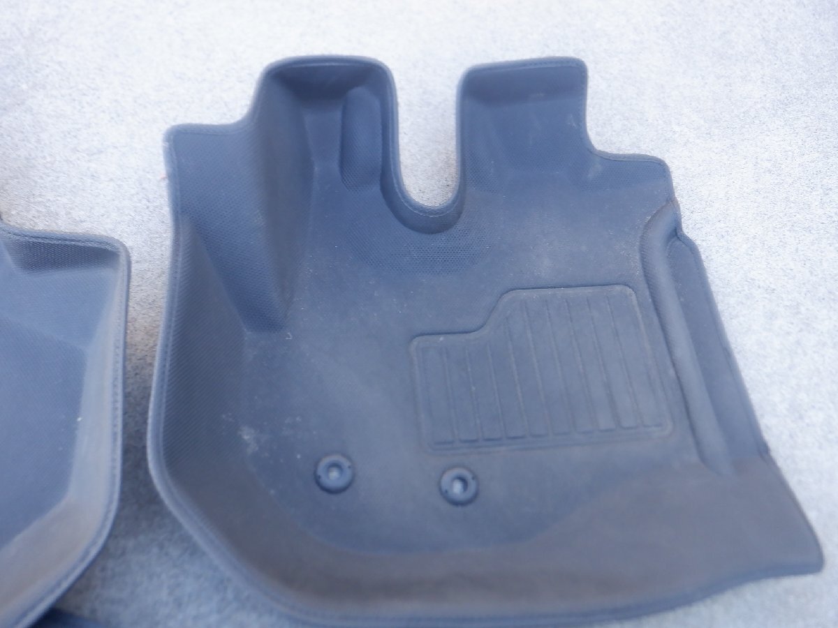 社外品 ZT-1096 200 ハイエース フロアマット 3D フロント 左右 m-25-7-533_画像8