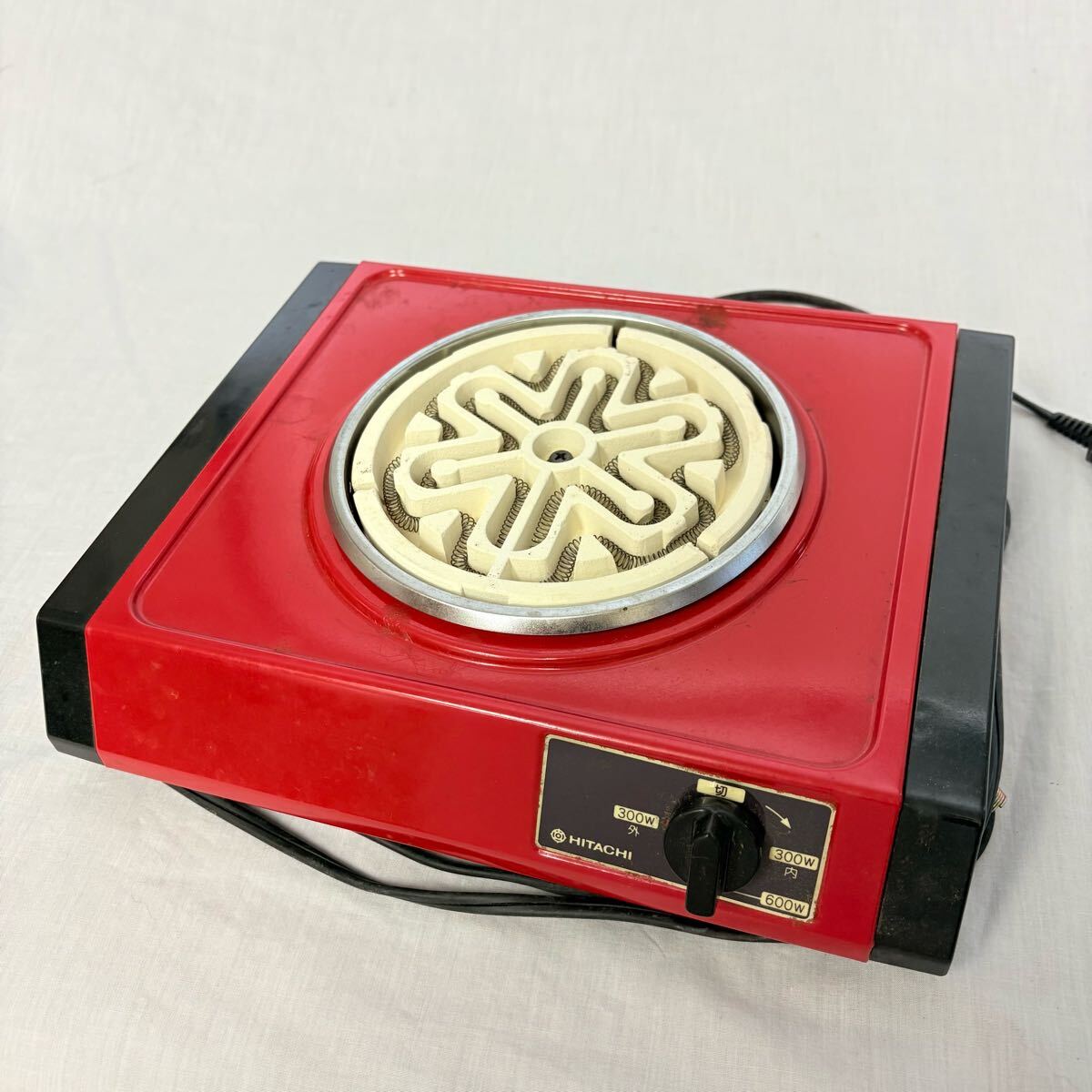 日*6様 【動作確認済み】日立電気コンロ 昭和 レトロ 当時物 600W 300 レトロ家電 日立 電気コンロ 赤 ヒーター切替スイッチ付 卓上