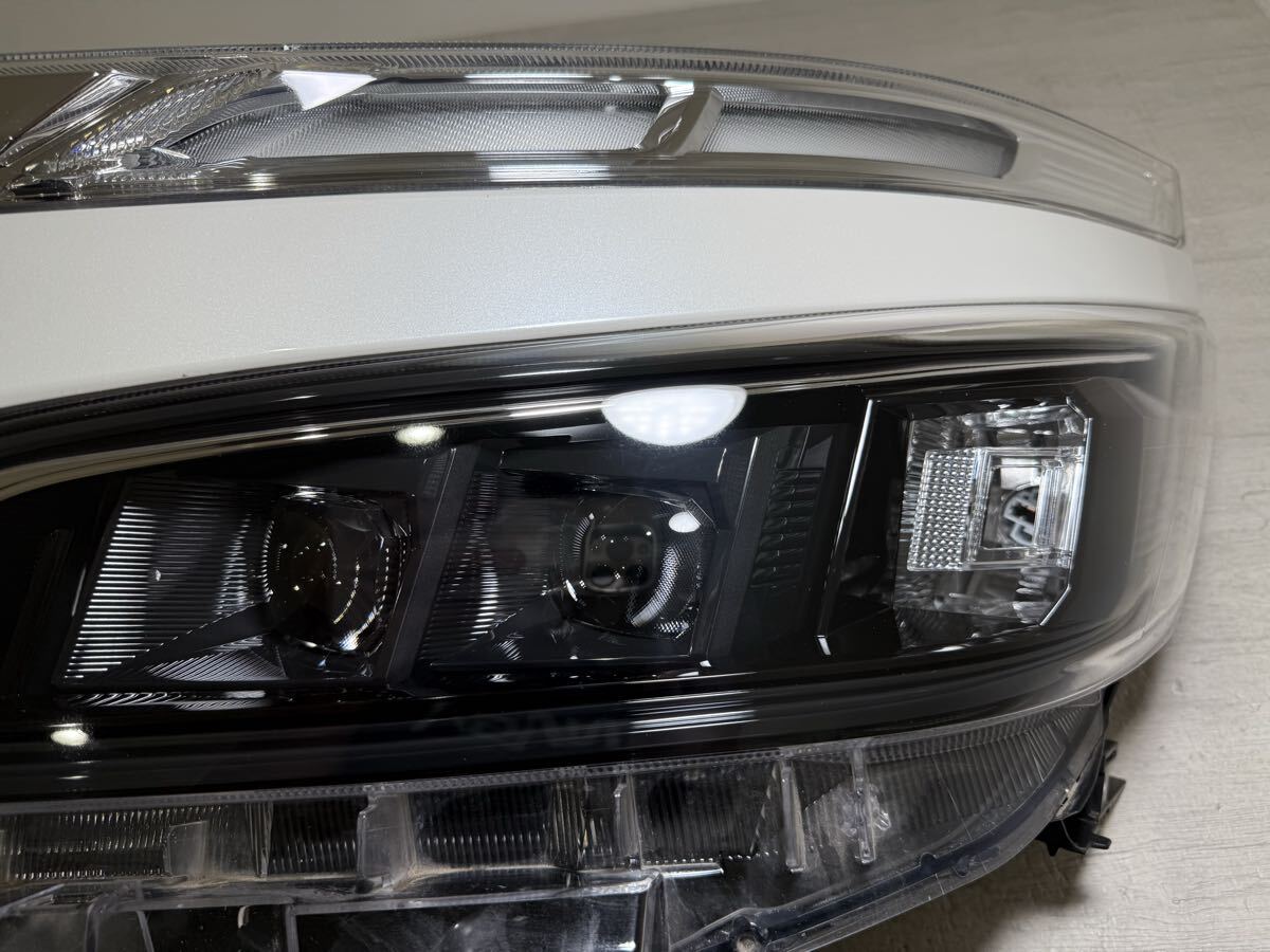 【極美品・破損無し】TOYOTA 純正 ヴォクシー ZRR80 VOXY 80 後期 LED KOITO28-240 81170-28J10 左 ヘッドライト 左ヘッドランプ②_画像3