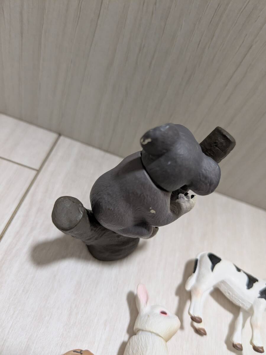 アニア コウテイペンギン(エンペラーペンギン) コアラ ウサギ ウシ 干支 牛 金 ゴールド/フィギュア セット_画像2