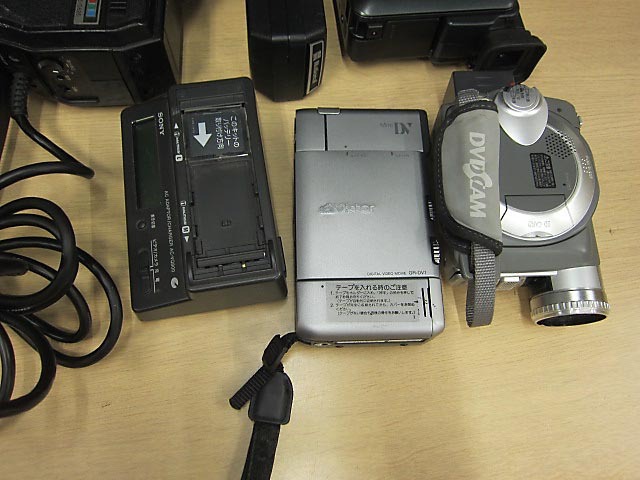 【ジャンク品】 ビデオカメラ 本體、アクセサリーまとめ Panasonic,National,SONY,Vitorなど