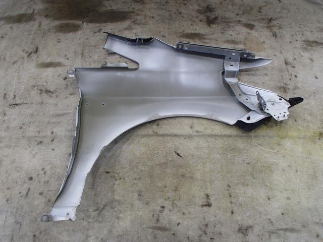 【青森発】中古 プリウス DAA-ZVW30 左Fフェンダー ※状態 車体情報等 説明欄要確認 【個人宛は支店止め配送】_画像7