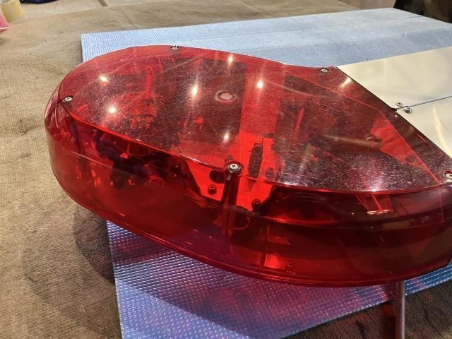 【青森発】中古 「赤色回転灯」,パトランプ,消防車,未テストの為ジャンク品,ボルト・アンペア不明,詳細不明,写真にある物のみ_画像3