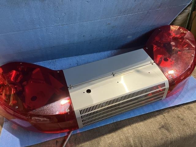 【青森発】中古 「赤色回転灯」,パトランプ,消防車,未テストの為ジャンク品,ボルト・アンペア不明,詳細不明,写真にある物のみ_画像1