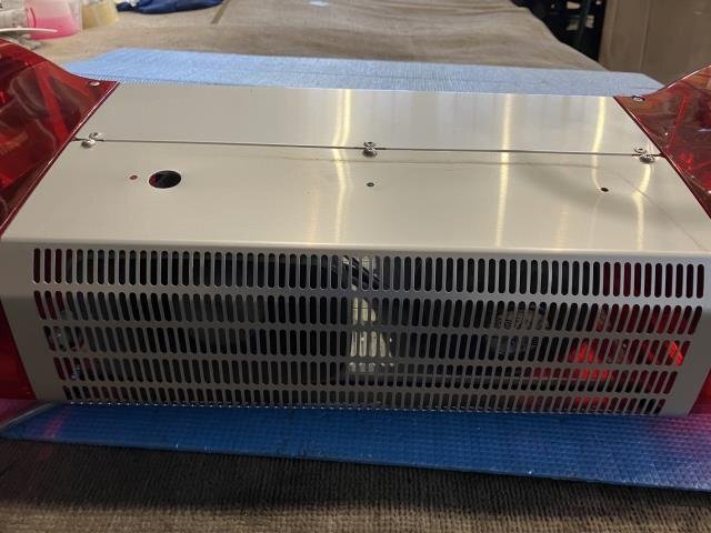 【青森発】中古 「赤色回転灯」,パトランプ,消防車,未テストの為ジャンク品,ボルト・アンペア不明,詳細不明,写真にある物のみ_画像2