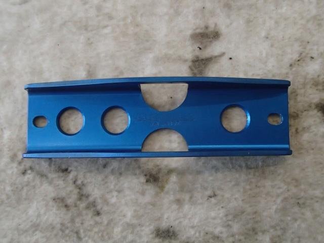 【青森発】「バッテリーステー」レイル LAILE ブラケット 中古 ブルー アルミ製 取付穴中心～取付穴中心13.7cm Beatrush ※説明欄要確認_画像1