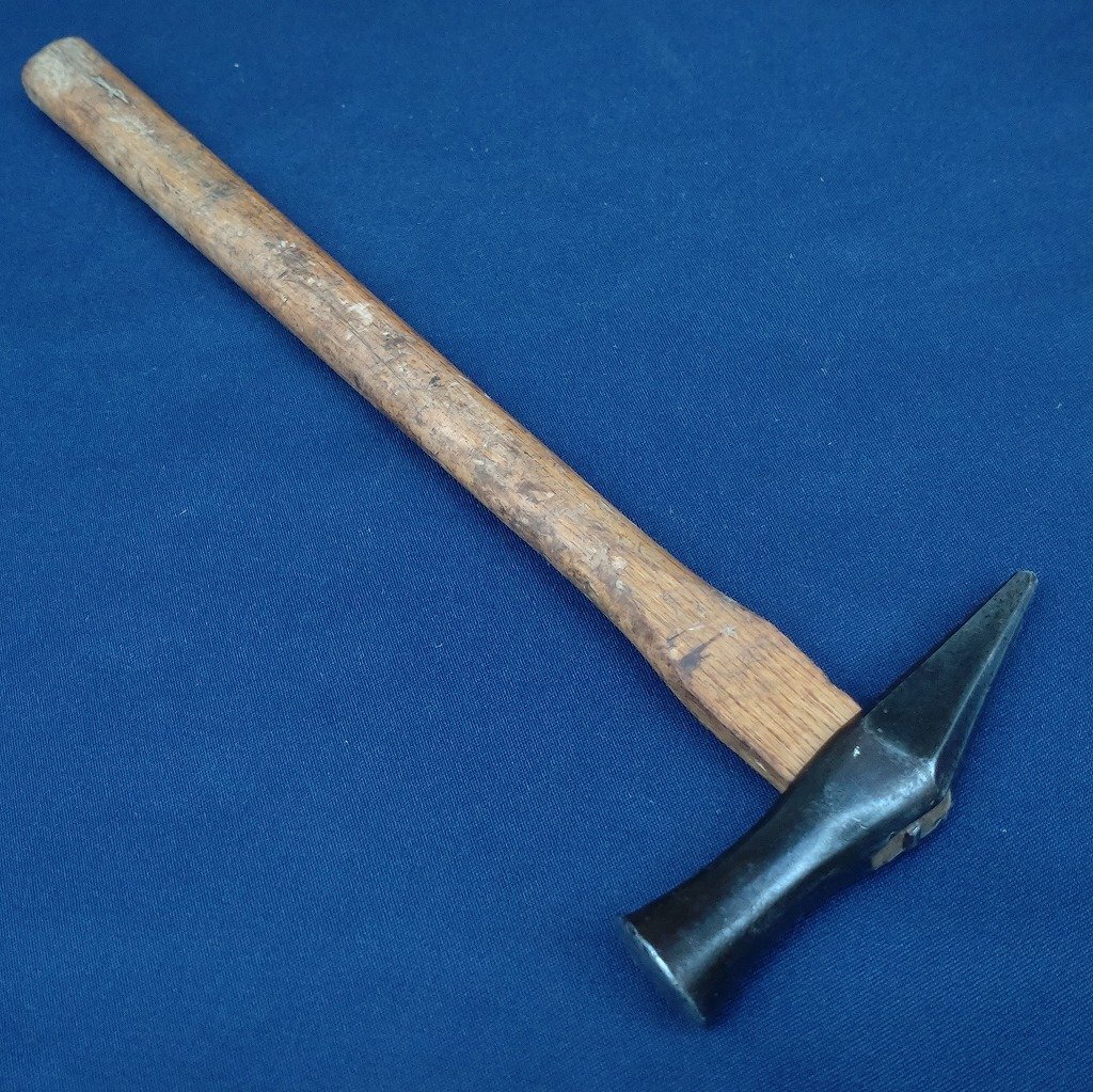  одна сторона . кувалда . порез золотой молоток высота цикл . уплата . молоток .. кувалда Hammer плотничный инструмент инструмент голова примерно 106. удар поверхность примерно 24. общая длина примерно 333. масса примерно 265g [2509]