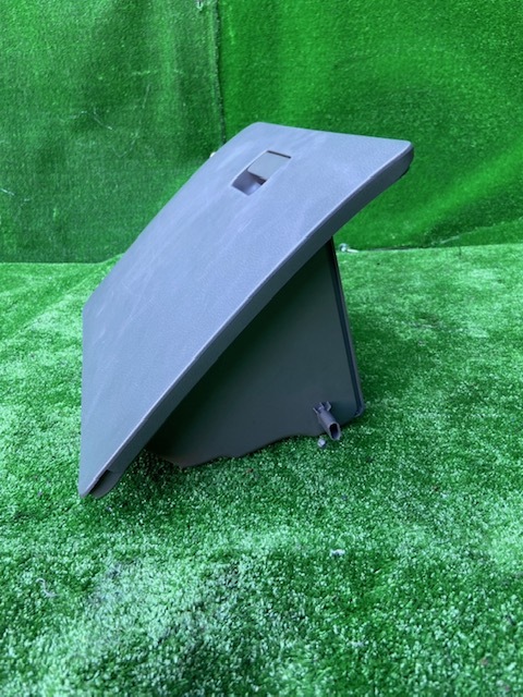 H25年 E26 VR2E26 キャラバン NV350 プレミアムGX グローブボックス 中古品 即決 014234 250828 M ヤード南上_画像2