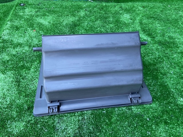 H25年 E26 VR2E26 キャラバン NV350 プレミアムGX グローブボックス 中古品 即決 014234 250828 M ヤード南上_画像5