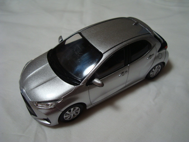 1/30 トヨタ ヤリス カラーサンプルミニカー （シルバーメタリック）_画像1
