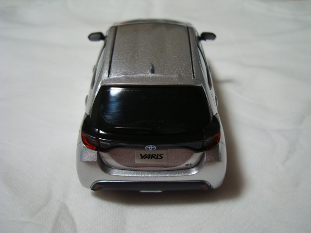 1/30 トヨタ ヤリス カラーサンプルミニカー （シルバーメタリック）_画像4