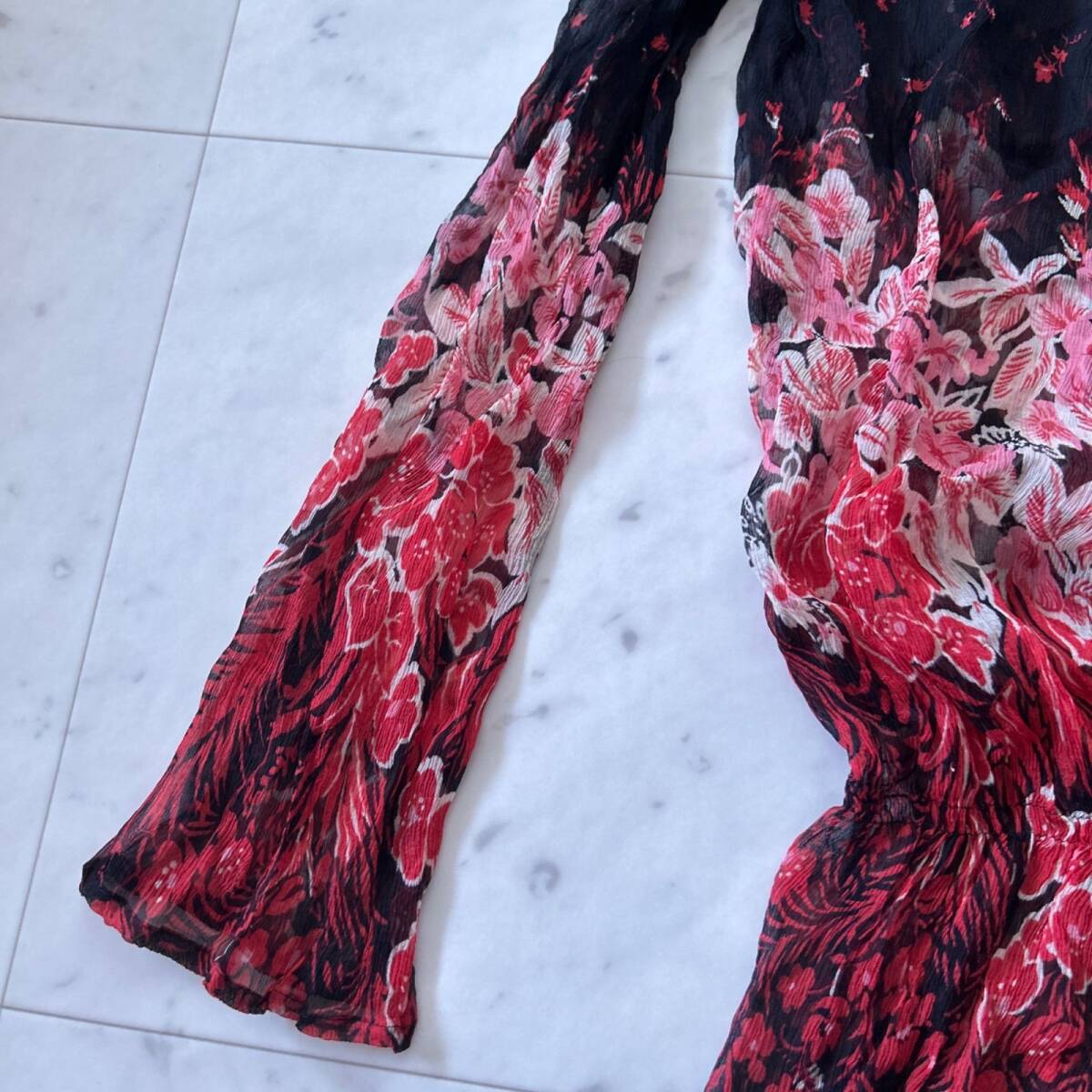 MAX&Co. シルク 花柄シアーブラウス 黒赤 40 イタリア製 Lサイズ 透け感の画像4