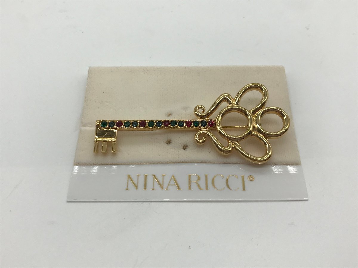 ■【YS-1】 未使用 ■ ニナリッチ NINARICCI ブローチ ■ キー 鍵 モチーフ GP ゴールド系 カラーストーン付き 全長6,5cm【同梱可能商品】K_画像1