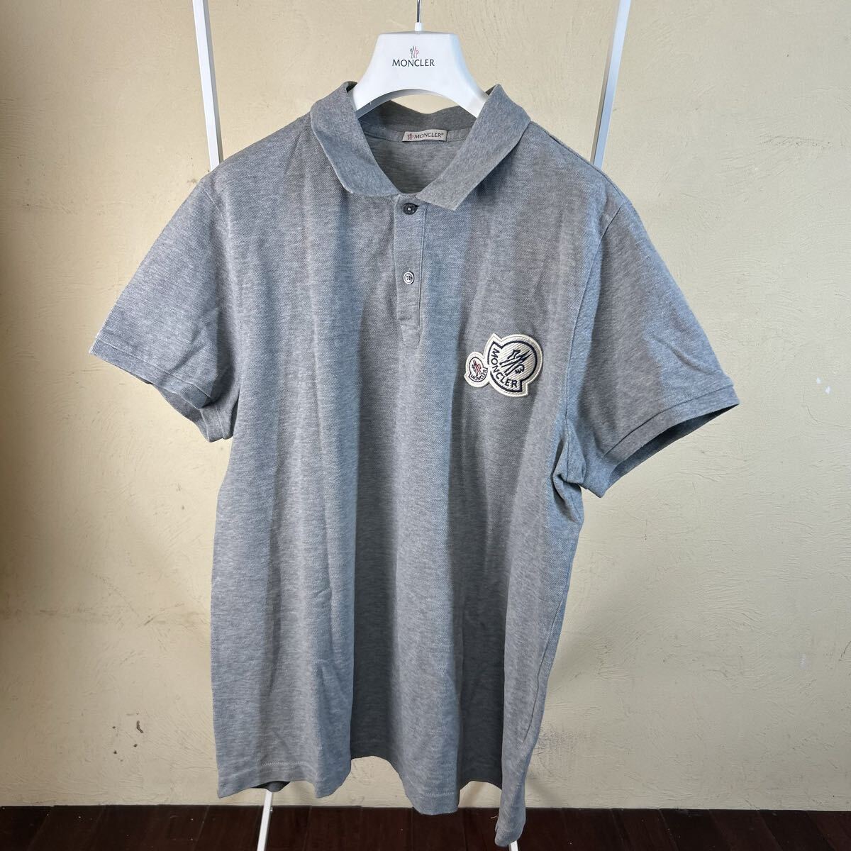 MONCLER モンクレール メンズ ポロシャツ ダブルワッペン 半袖 Lサイズ 美品】 MONCLERモンクレールダブルワッペン半袖ポロシャツグレー