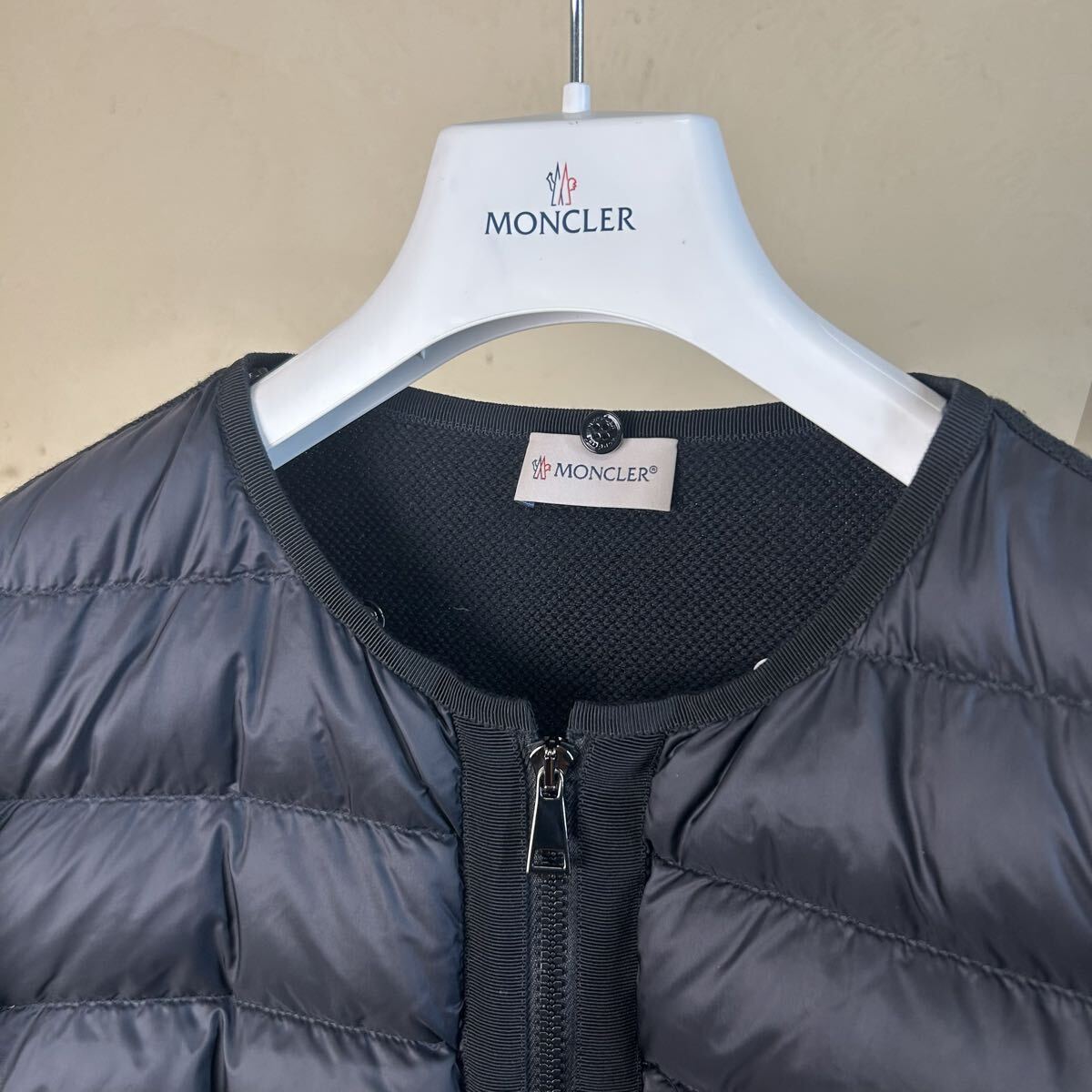 美品 国内 モンクレールジャパン ネイビー ダウンマフラー ジャケット 美品 国内 モンクレールジャパン ネイビー ダウンマフラー