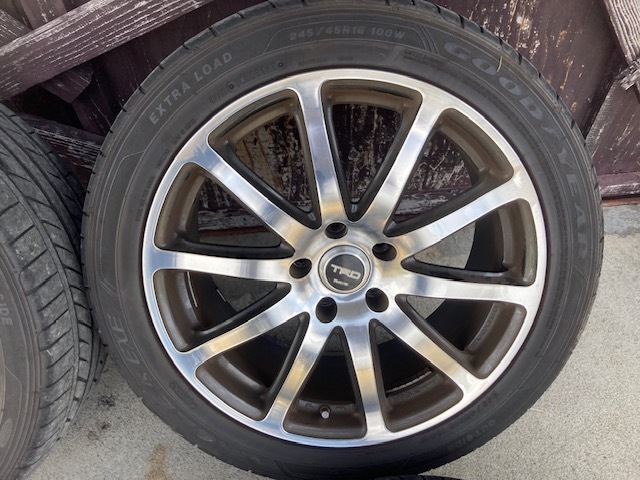 4本セット RAYS TRD 8J-18インチ +40 タイヤ付 245/45R18 レイズ　マークＸなど_画像3