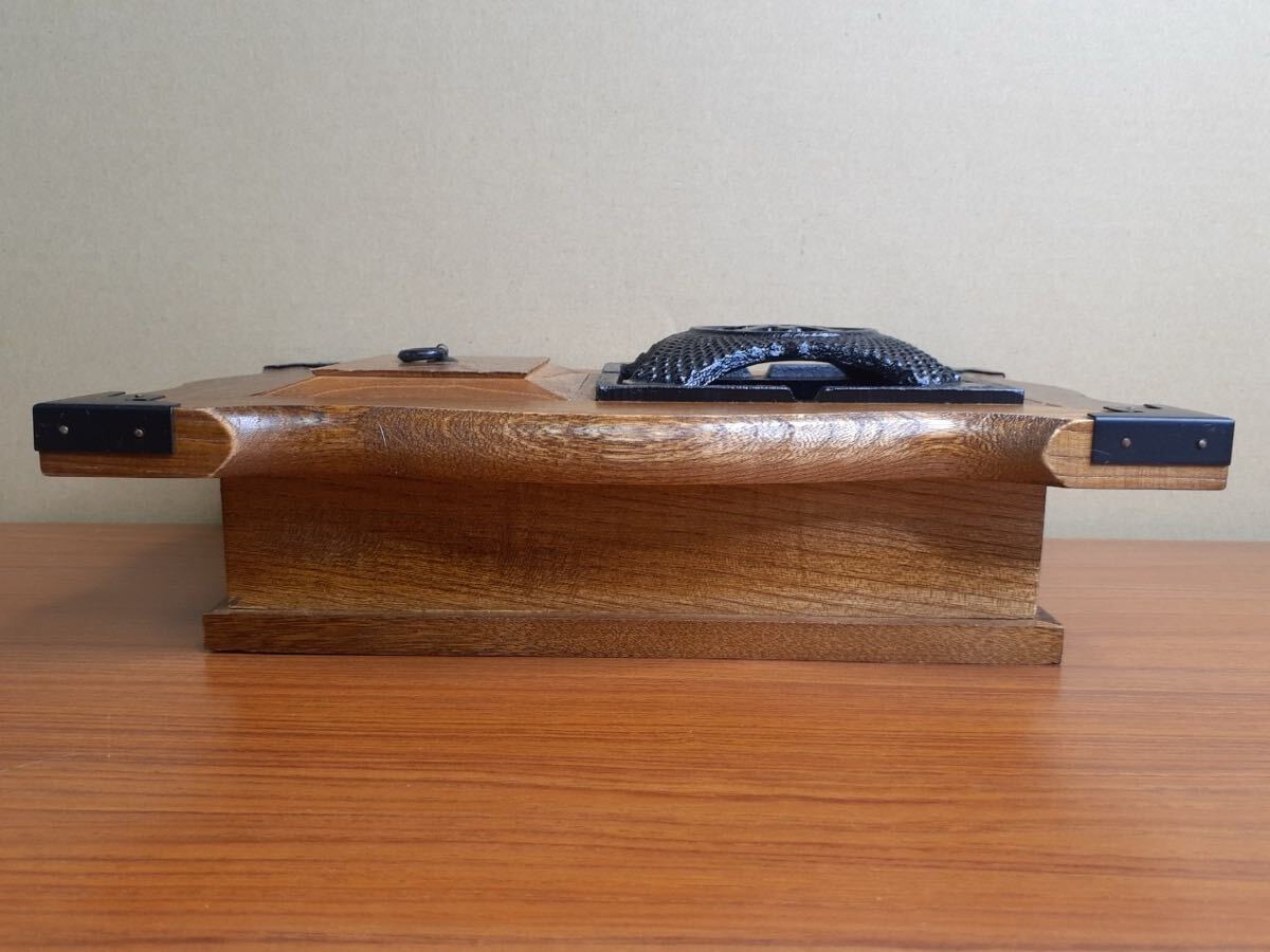 8)★未使用★【天然木・木製品】卓上 灰皿・小物入れ付 茶道具 アンティーク調 元箱・説明書付 置物 時代物 レトロ 木箱_画像4