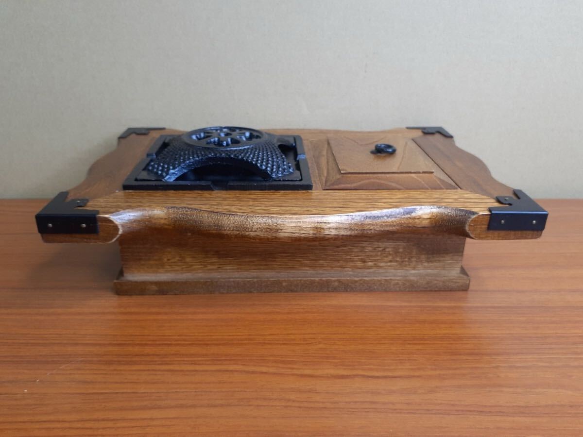 8)★未使用★【天然木・木製品】卓上 灰皿・小物入れ付 茶道具 アンティーク調 元箱・説明書付 置物 時代物 レトロ 木箱_画像7