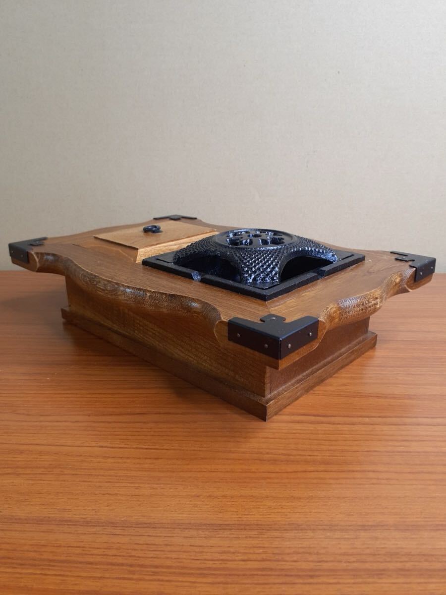 8)★未使用★【天然木・木製品】卓上 灰皿・小物入れ付 茶道具 アンティーク調 元箱・説明書付 置物 時代物 レトロ 木箱_画像6