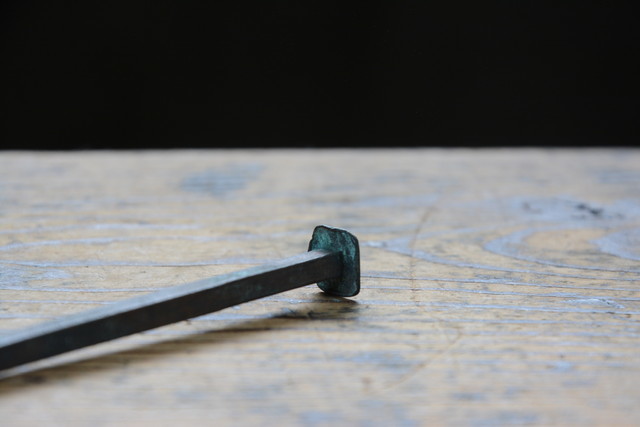 NO.6263 古い銅の角釘 103mm 検索用語→A50gアンティークビンテージ古道具金物折れ釘和釘舟釘船釘宮大工火打フック神社仏閣オブジェ_画像3