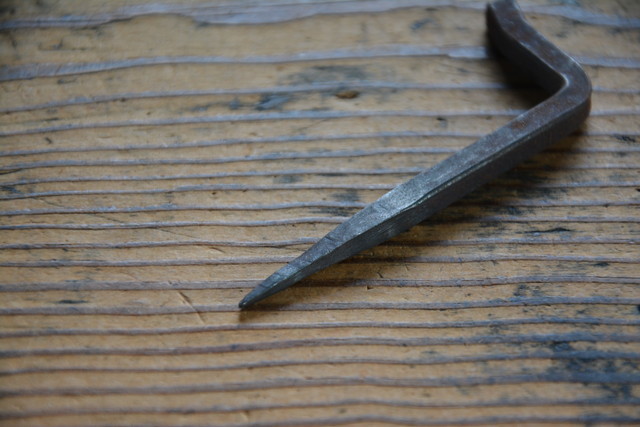 NO.6225 古い折釘 艶消 80mm 太口 検索用語→A25gアンティークビンテージ古道具金物折れ釘和釘舟釘船釘宮大工火打フック神社仏閣帽子掛け_画像3