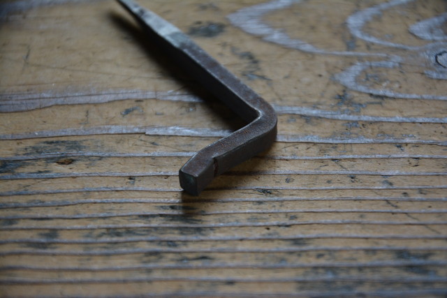 NO.6225 古い折釘 艶消 80mm 太口 検索用語→A25gアンティークビンテージ古道具金物折れ釘和釘舟釘船釘宮大工火打フック神社仏閣帽子掛け_画像4