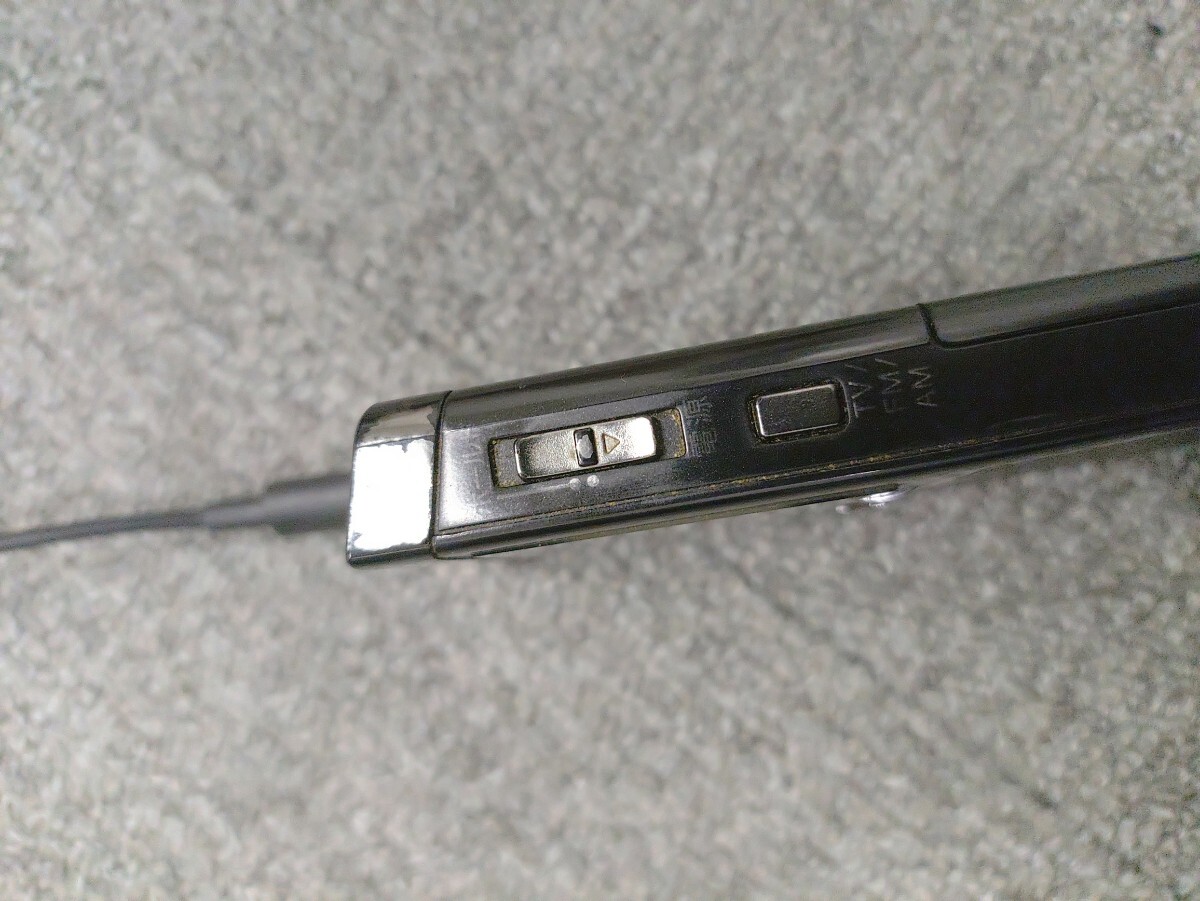② SONY ソニー XDR-64TV ポケッタブルラジオ ワンセグTV音声/FMステレオ/AMラジオ ワイドFM対応 ポータブルラジオ_画像5