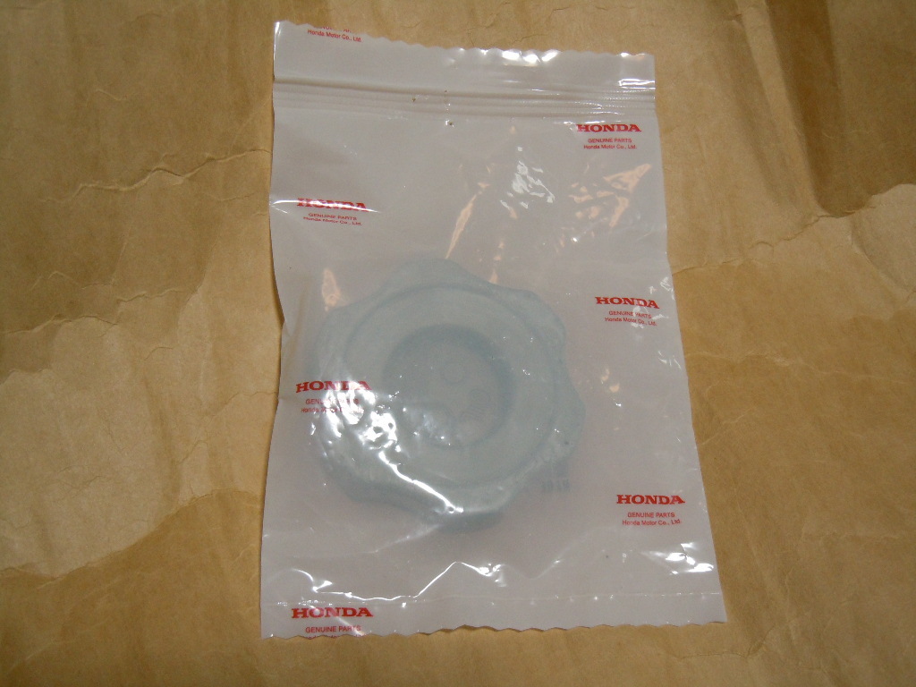 ＠　ホンダ　ビート　純正部品　オイル　フィラー　キャップ　新品未開封_画像1
