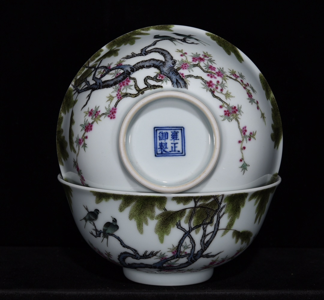 琺瑯彩　団蝶紋碗(対) 雍正年製　中国古美術古玩　白磁に繊細な蝶紋様の茶碗 琺瑯彩 団蝶紋碗(対) 雍正年製 中国古美術古玩 白磁に