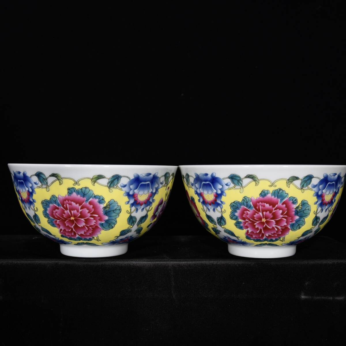 ■LH313■【清康熙御制款】 琺瑯彩花卉紋茶碗2客 古物 共箱 収蔵品 古陶磁器■_画像2