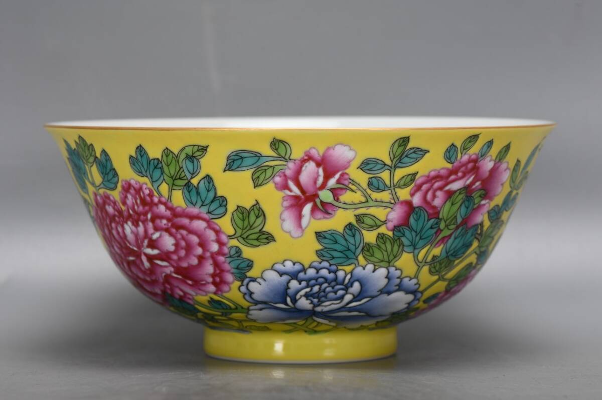YH150■清雍正年製 琺瑯彩 黄地花卉紋碗一対 珍品 共箱 時代物 古玩 唐物 古陶磁器■_画像6
