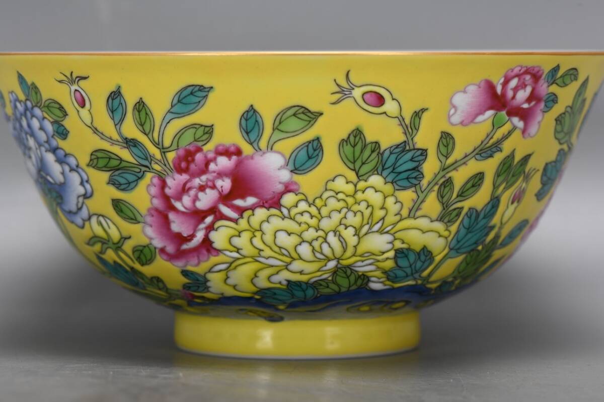 YH150■清雍正年製 琺瑯彩 黄地花卉紋碗一対 珍品 共箱 時代物 古玩 唐物 古陶磁器■_画像7