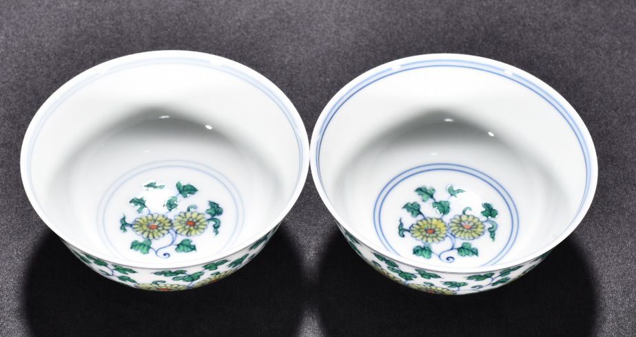 TB330■大明成化年製 闘彩菊花花卉紋杯2客 古美術品 古陶磁器 時代物■_画像9