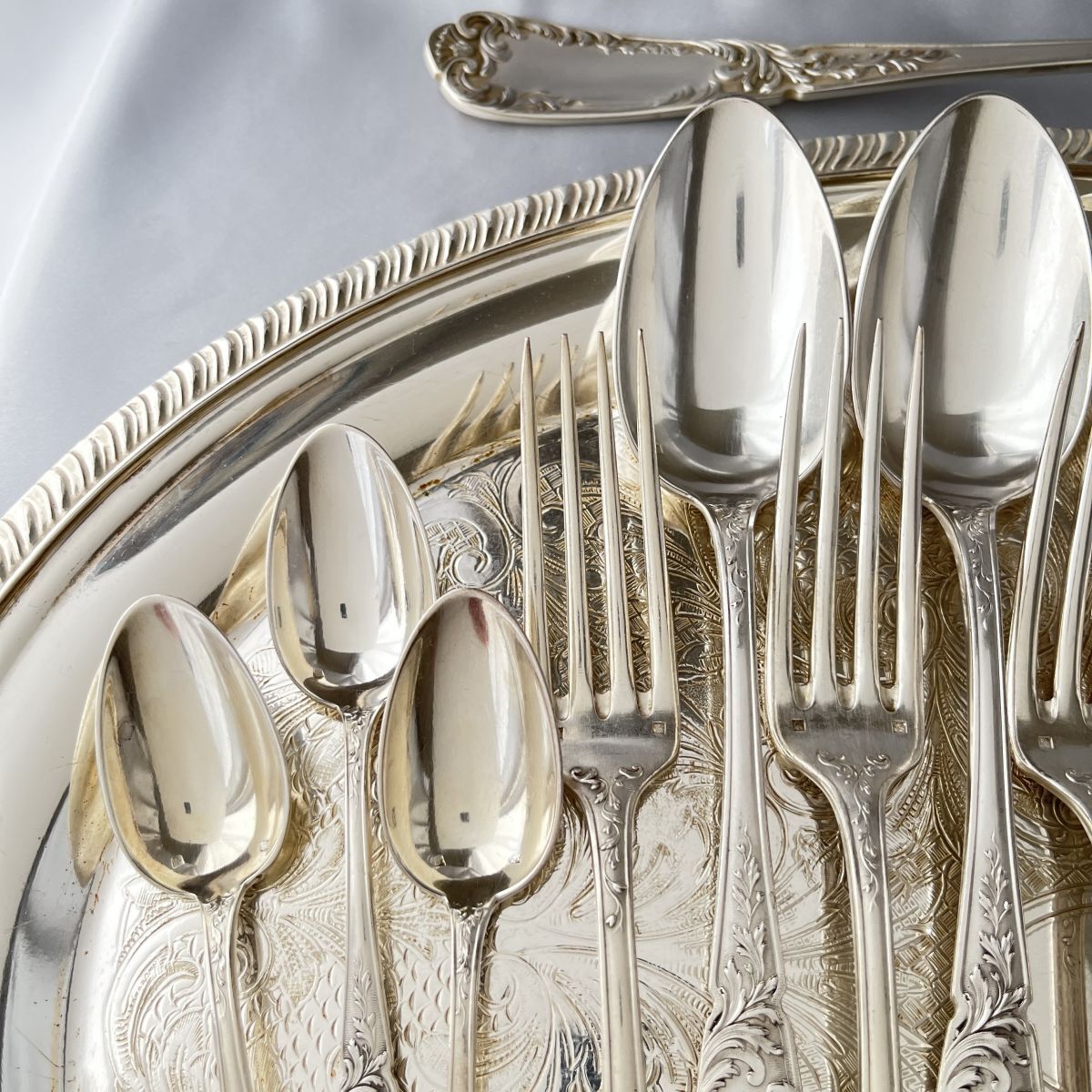 【仏蘭西】 Louis XV カトラリーセット 16本 ルイ15世様式 仏蘭西】 Louis XV カトラリーセット 16本 ルイ15世様式 - メルカリ