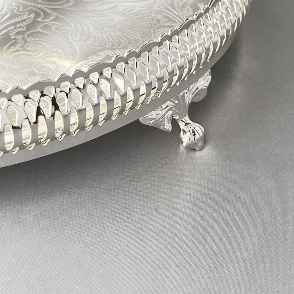 【QUEEN ANNE】 透かしのケーキスタンド 2段【シルバープレート】 QUEEN ANNE】 透かしのケーキスタンド 2段【シルバープレート】