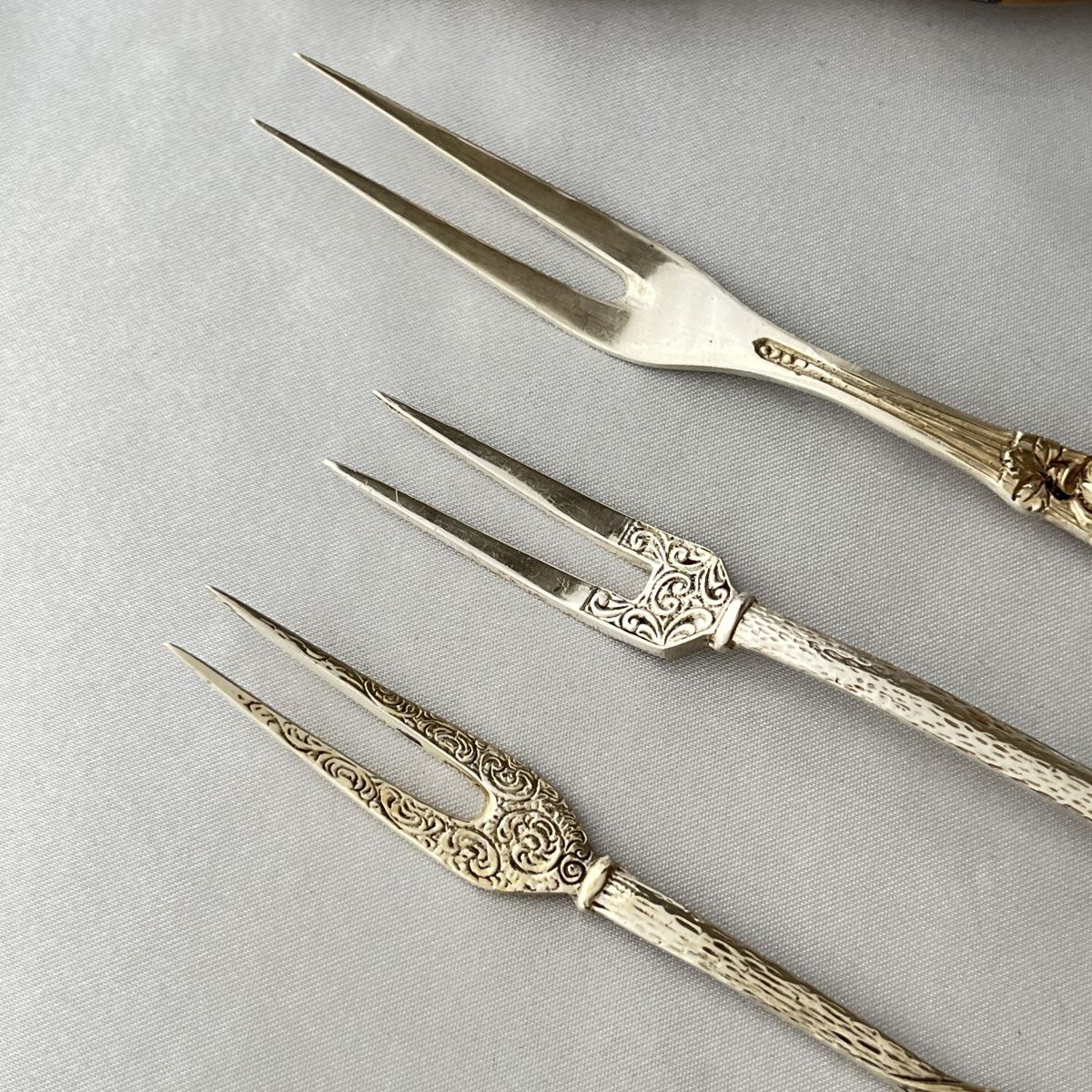 【ドイツ】 オードブルピック 3本【純銀】ヒルデスハイムローズ / パンジー ドイツ】 オードブルピック 3本【純銀】ヒルデスハイムローズ