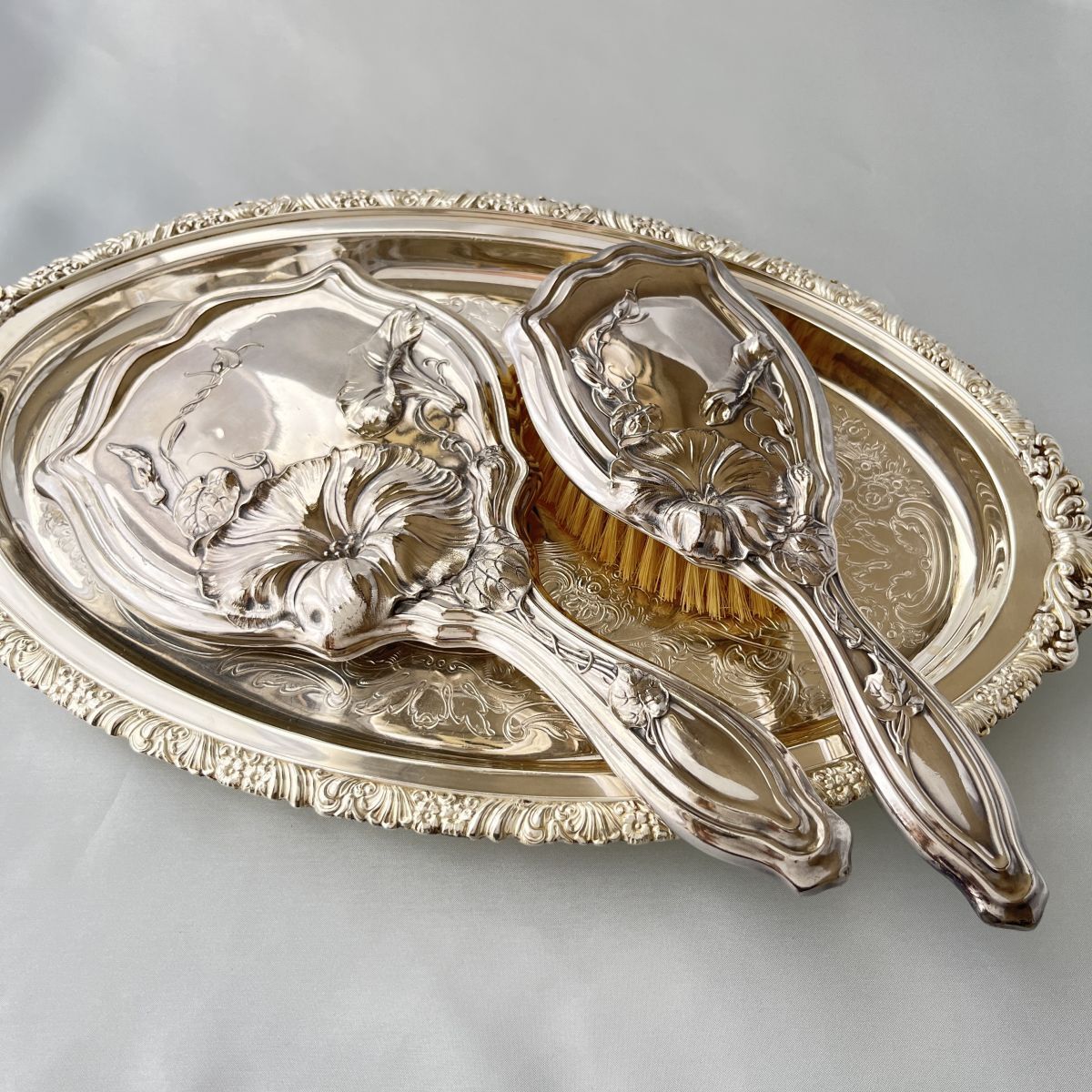 【Wallace】アール・ヌーボーのミラー/ ブラシ【シルバープレート】 Wallace】アール・ヌーボーのミラー/ ブラシ【シルバープレート