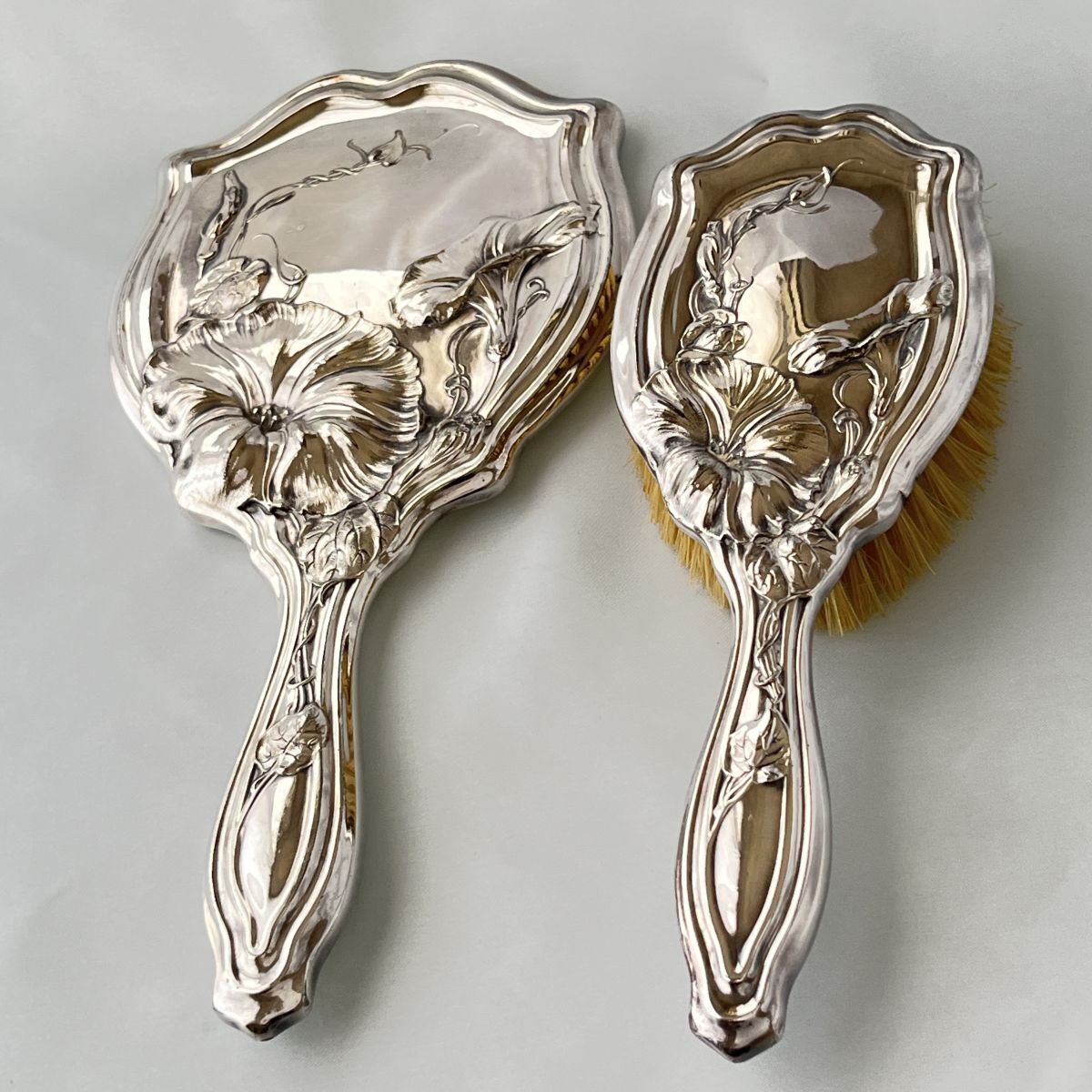 Wallace】アール・ヌーボーのミラー/ ブラシ【シルバープレート