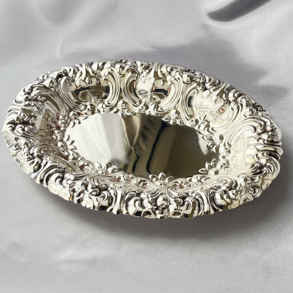 Pinder Brothers】 エンボスのフルーツスタンド【シルバープレート】