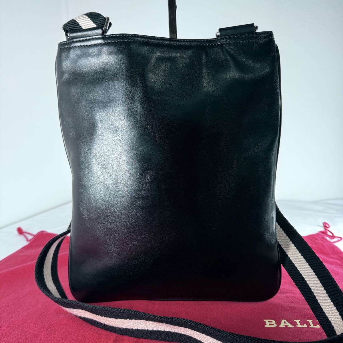 1円 ◆極美品 BALLY バリー ショルダーバッグ 斜め掛け Bロゴ 総柄 キャンバス レザー ブラウン ブラック◆E.Bip.tI-14 Bally（ショルダーバッグ ・ ゴールド⁄金色系）のフリマアイテム一覧
